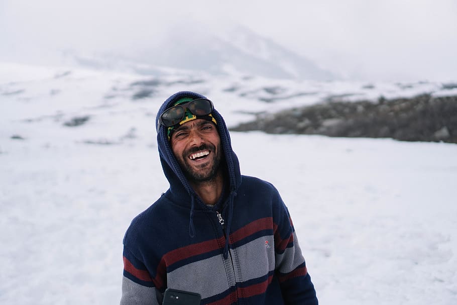 man smilingg, clothing, apparel, accessories, accessory, sunglasses HD wallpaper