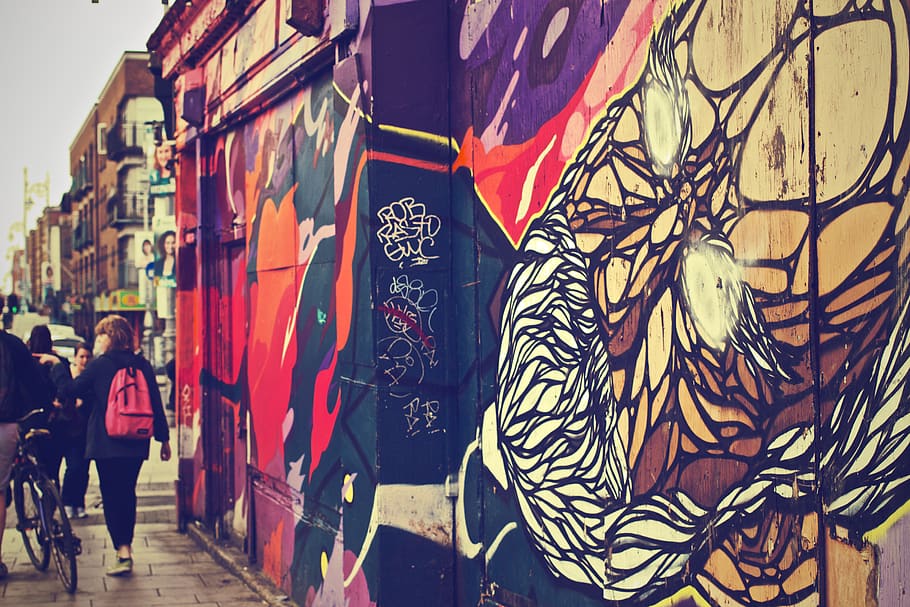 Walking Woman Beside Graffiti Art, city, wall, art and craft HD wallpaper