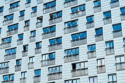 white and gray concrete multi-story building during daytime, window HD wallpaper
