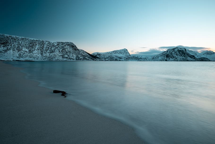 seashore near mountains, sand, ocean, beach, water, lofoten, afterglow HD wallpaper