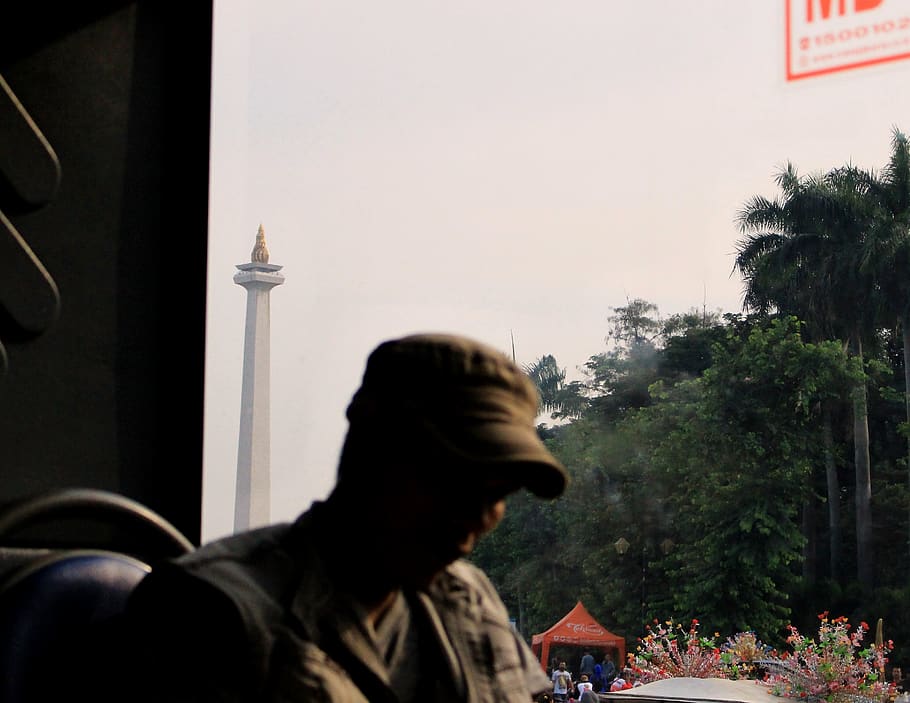 man wearing brown fitted cap during daytime, person, human, jakarta