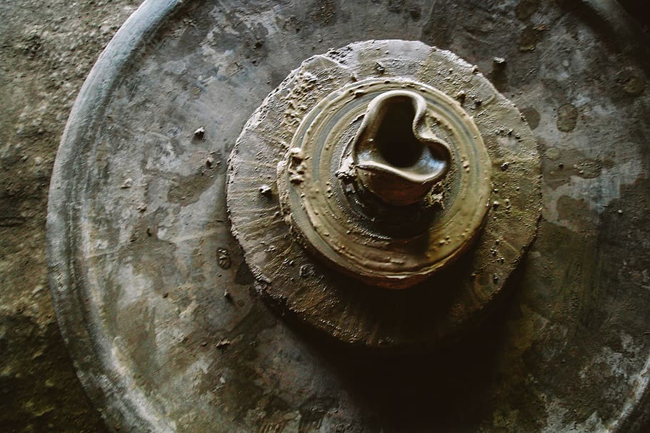 Heart-shaped Clay Pot, pottery, round, rust, metal, close-up HD wallpaper