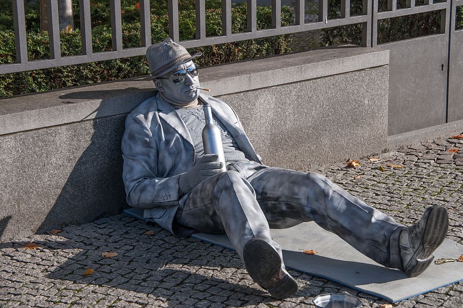 portrait, man, sit, urban, street art, berlin, metallizer, day HD wallpaper
