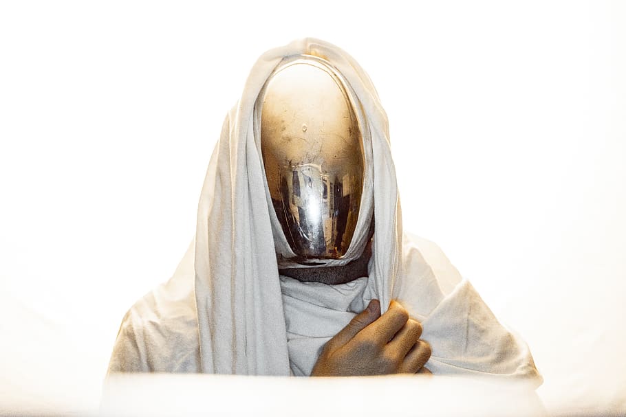 faceless character figure in white robe, white background, indoors HD wallpaper