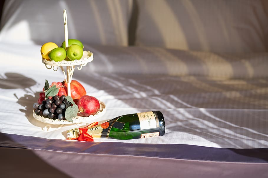 wine, fruit, bed, hotel, service, celebration, special, honeymoon HD wallpaper