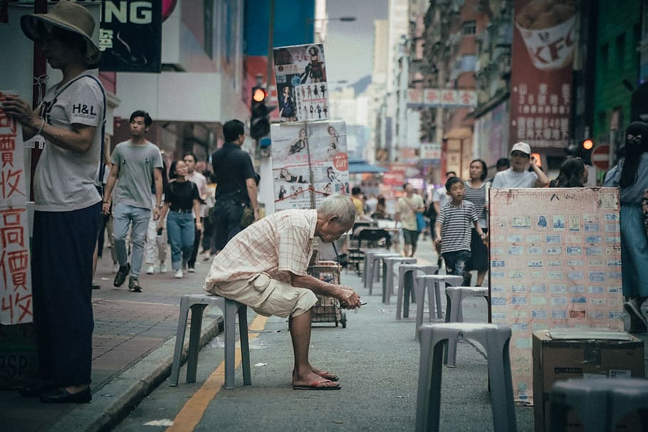 man seating on gray plastic stool, person, people, human, crowd HD wallpaper