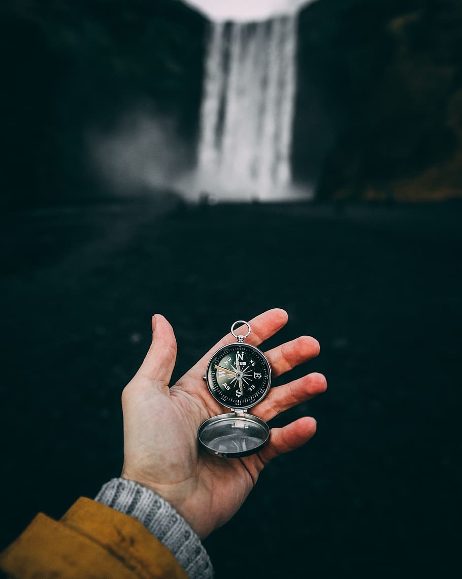 Holding pocket outlet watch