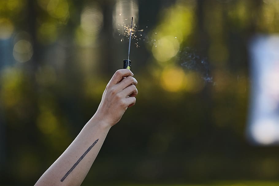 sparkler, holding, hands, fireworks, sparkles, new year's eve HD wallpaper
