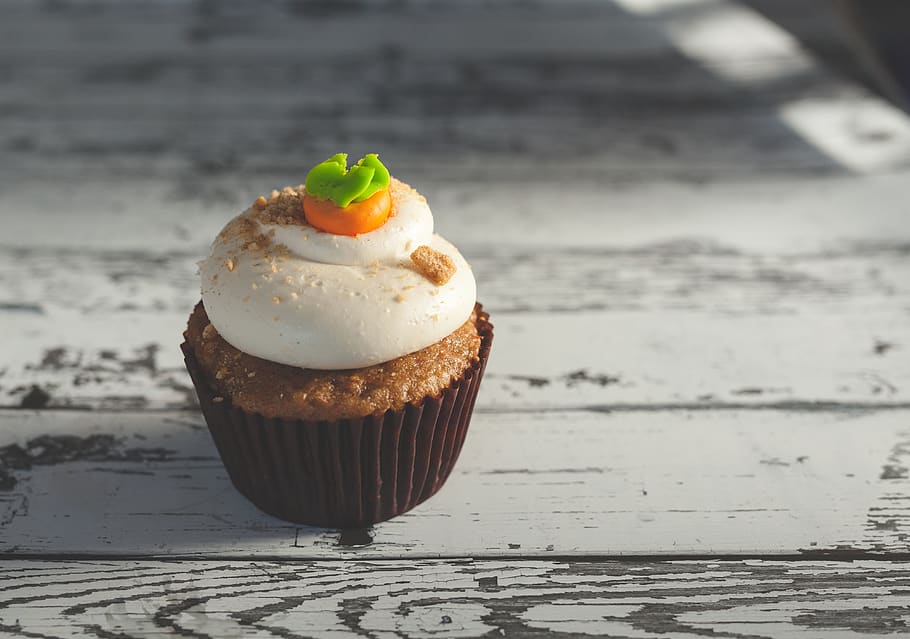 cupcake, cherry, dessert, sweet, pastry, icing, toppings, food HD wallpaper