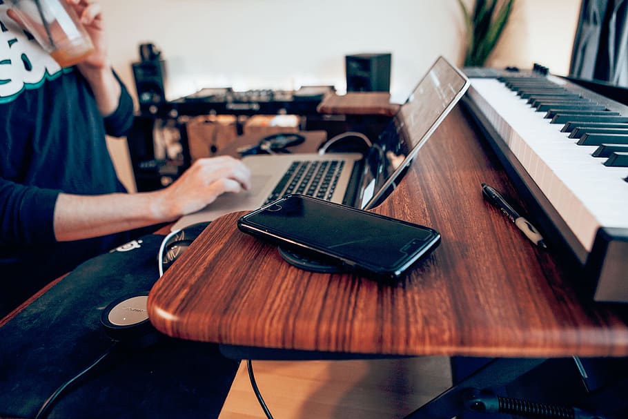 people, man, guy, millenials, busy, drinking, laptop, macbook HD wallpaper