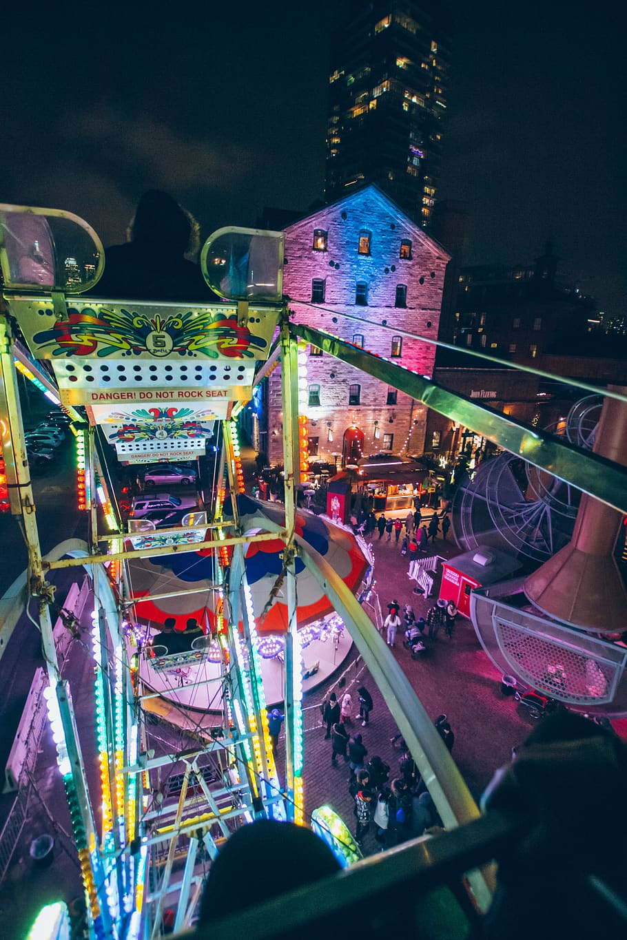 people near Ferris wheel during night, amusement park, theme park, HD wallpaper