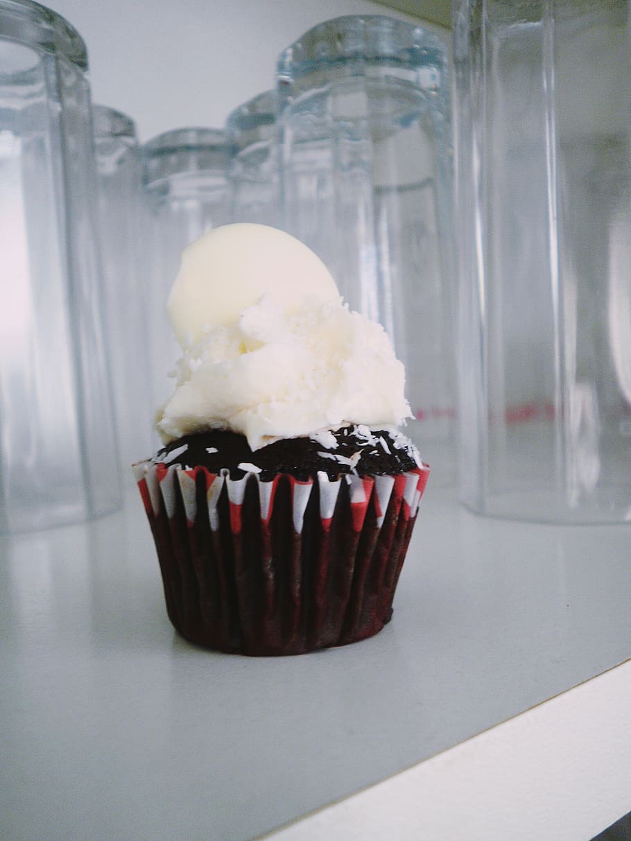 sweets, cupcake, sweet food, temptation, indulgence, food and drink HD wallpaper