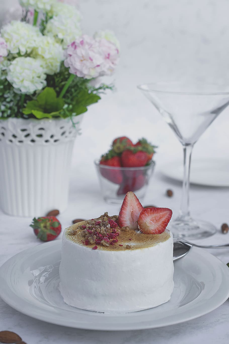 strawberry cake on table, food and drink, freshness, berry fruit HD wallpaper