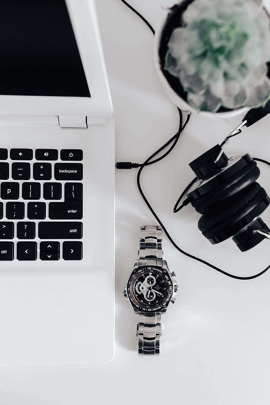 Men's Minimalist Workspace, minimalism, white, workplace, computer HD wallpaper