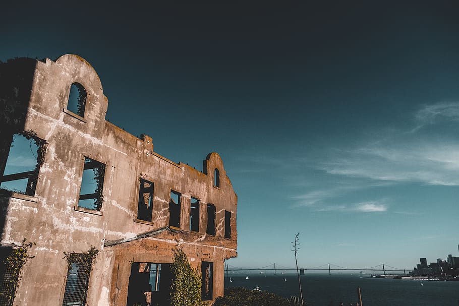 brown concrete building during daytime, ruins, alcatraz, san francisco HD wallpaper