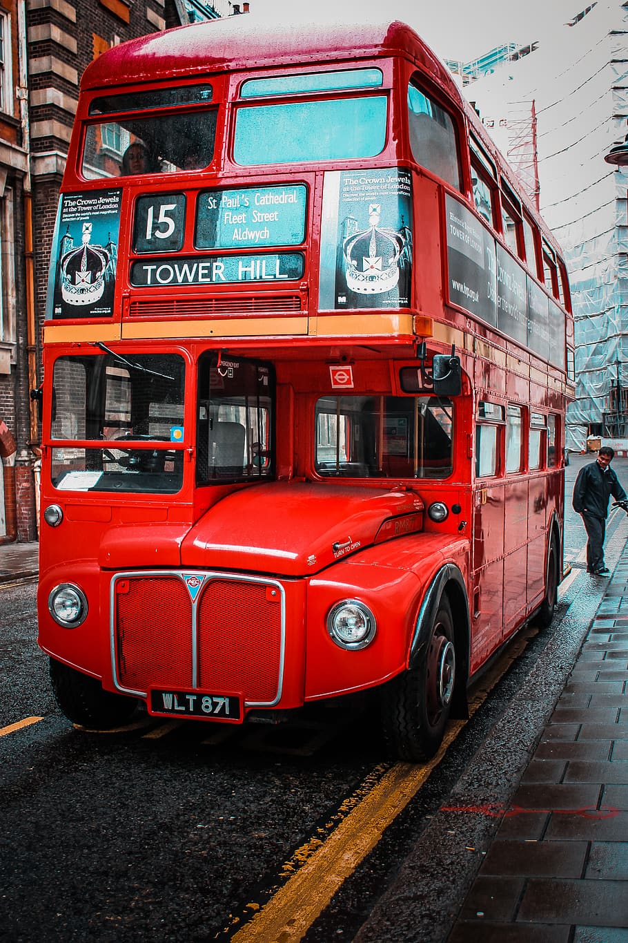 Red Tower Hill Bus, architecture, background, britain, british, HD wallpaper