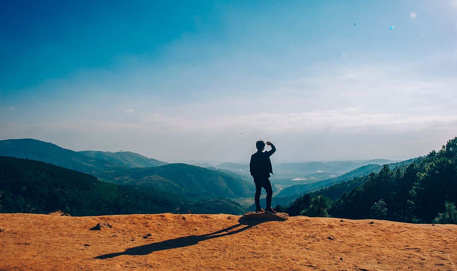 Silhouette of Man Standing on Mountain Cliff, adventure, dawn HD wallpaper