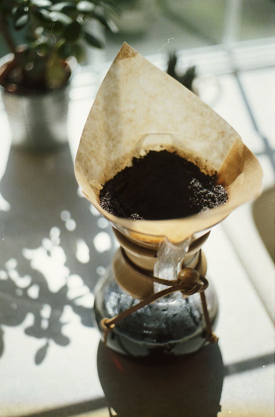 coffee grinder on white surface, food and drink, close-up, indoors HD wallpaper