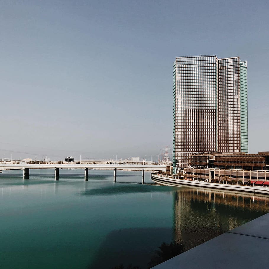 Gray Concrete Building Beside Water, architecture, blue sky, bridge HD wallpaper
