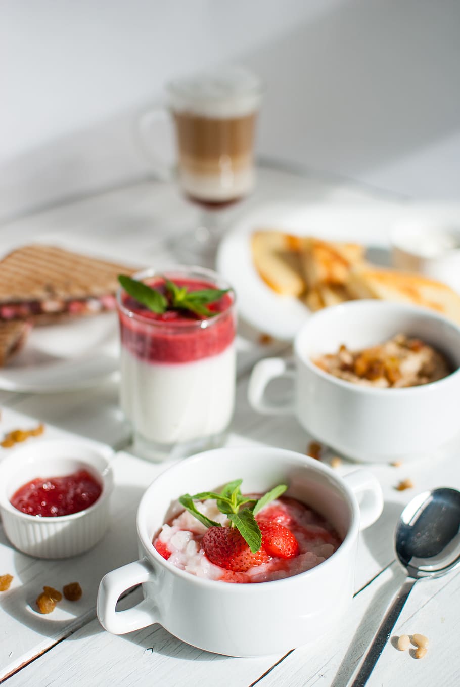 berries in white ceramic cup, food and drink, refreshment, healthy eating HD wallpaper
