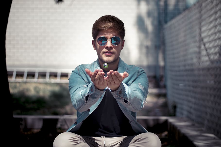 flying, leviting, canica, glasses, denim, hands, one person HD wallpaper