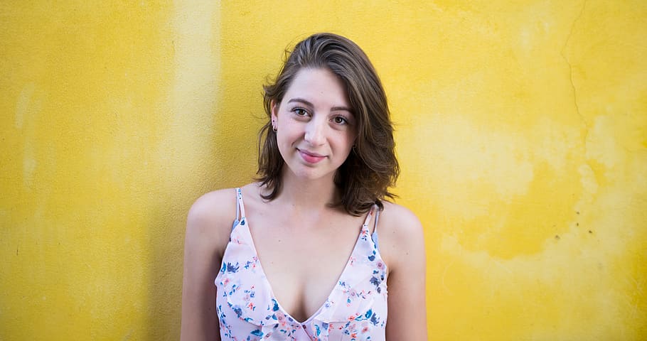 yellow, looking at camera, portrait, smiling, front view, one person HD wallpaper