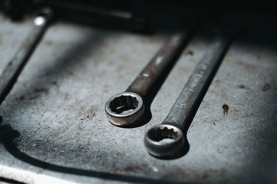 two gray close wrench, metal, close-up, selective focus, indoors