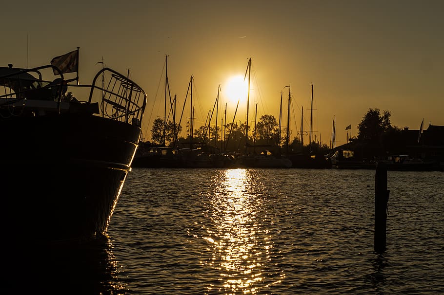 Brown and White Boat on Body of Water, harbor, harbour, port HD wallpaper