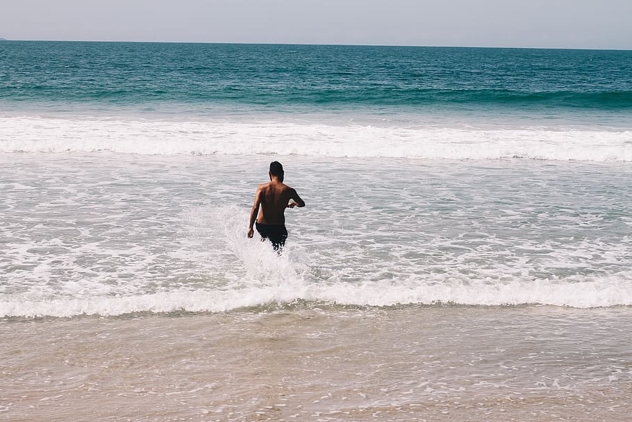 sea, water, horizon over water, motion, beach, wave, land, real people HD wallpaper