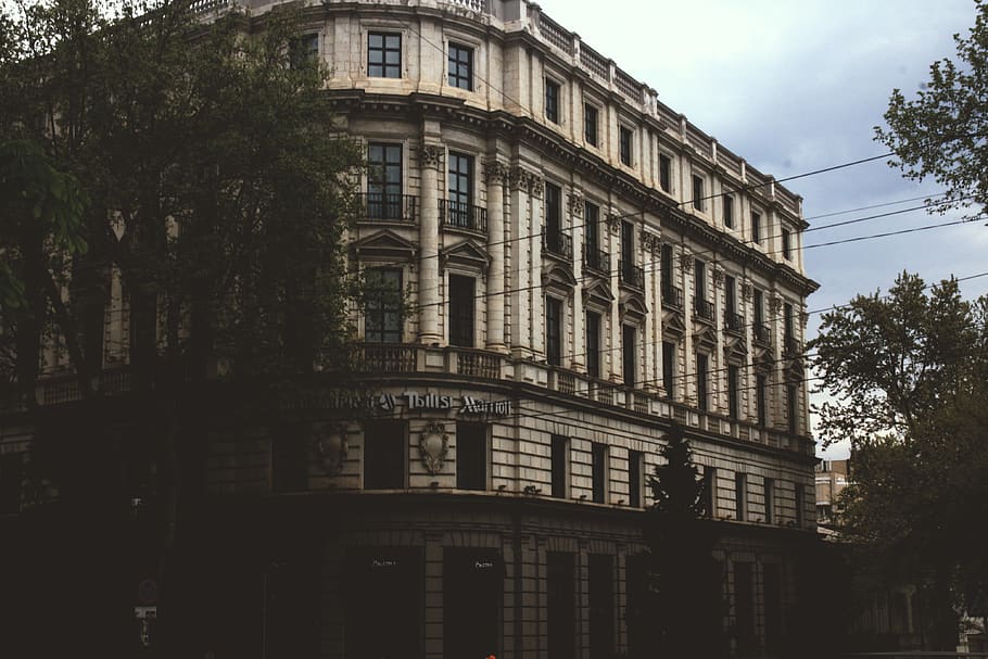 White Concrete Building, administration, ancient, architecture HD wallpaper