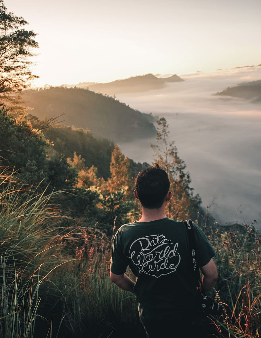 person standing on mountain, human, people, pinggan sunrise spot HD wallpaper