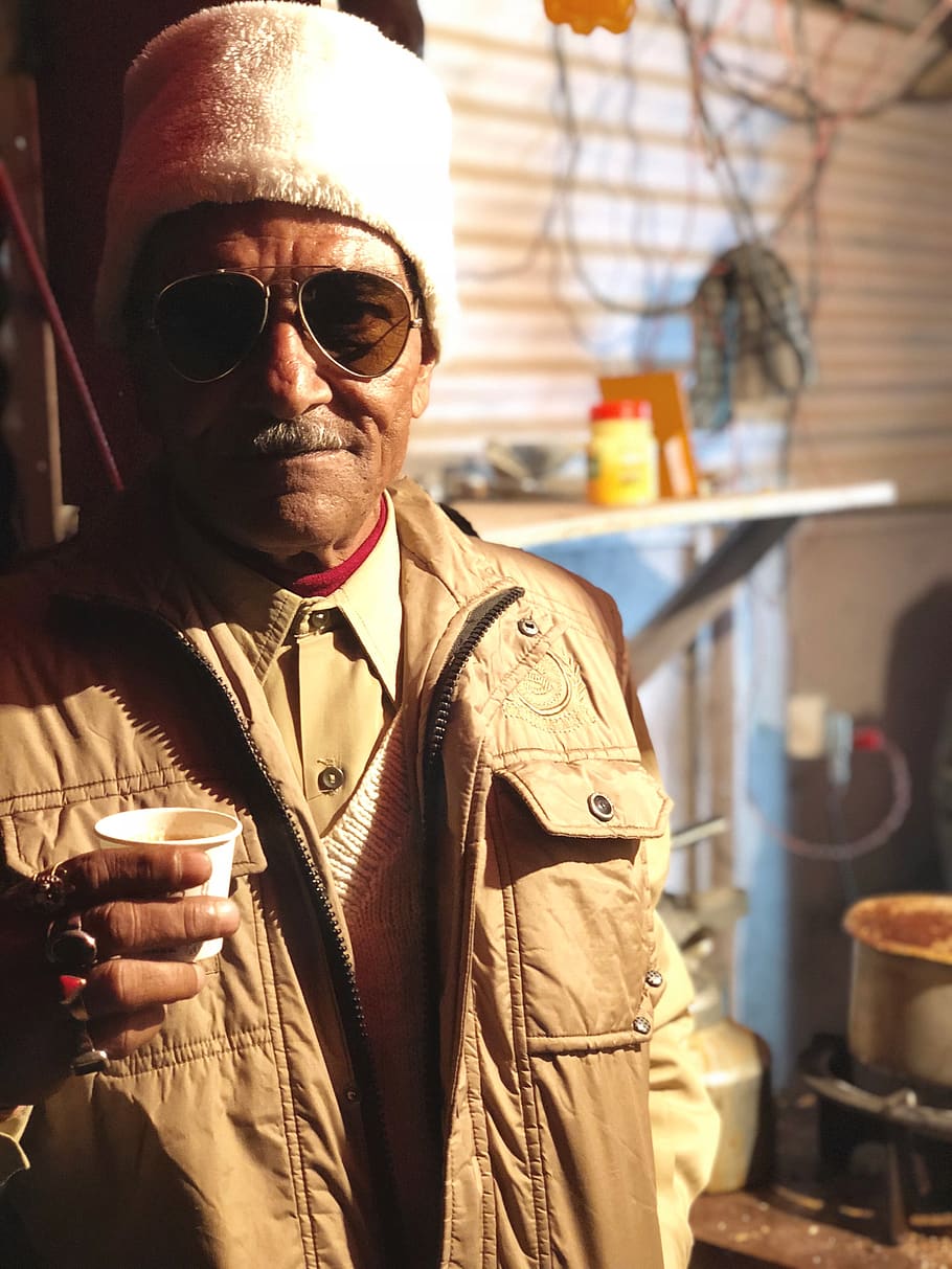 india, agra, tea, portrait, sunglasses, people, night, vest HD wallpaper