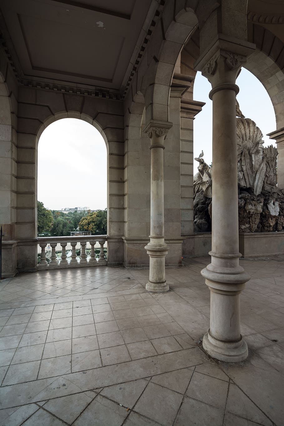 columns, romanic, modernist, architecture, barcelona, park HD wallpaper