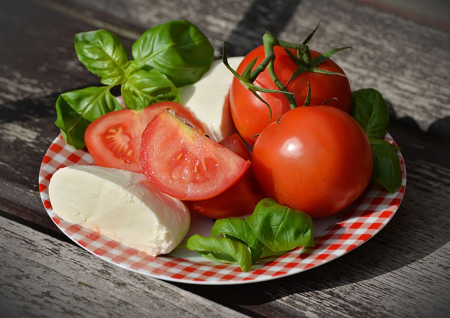 Tomatoes and Cheese on Red Plate, basil, cuisine, diet, epicure HD wallpaper