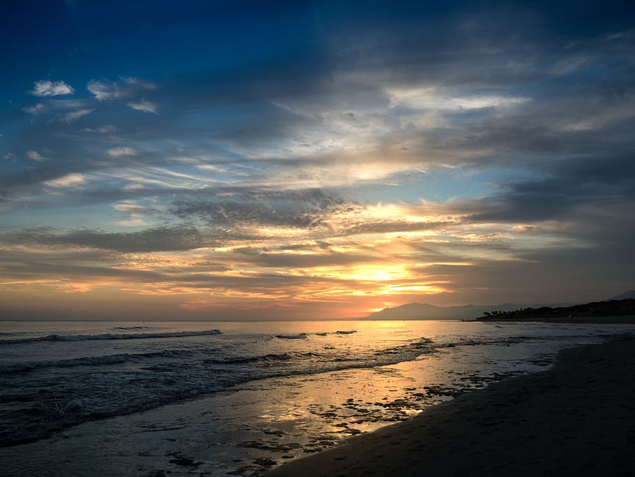 White Sand Beach during Golden Hour, calm, dawn, evening, horizon HD wallpaper