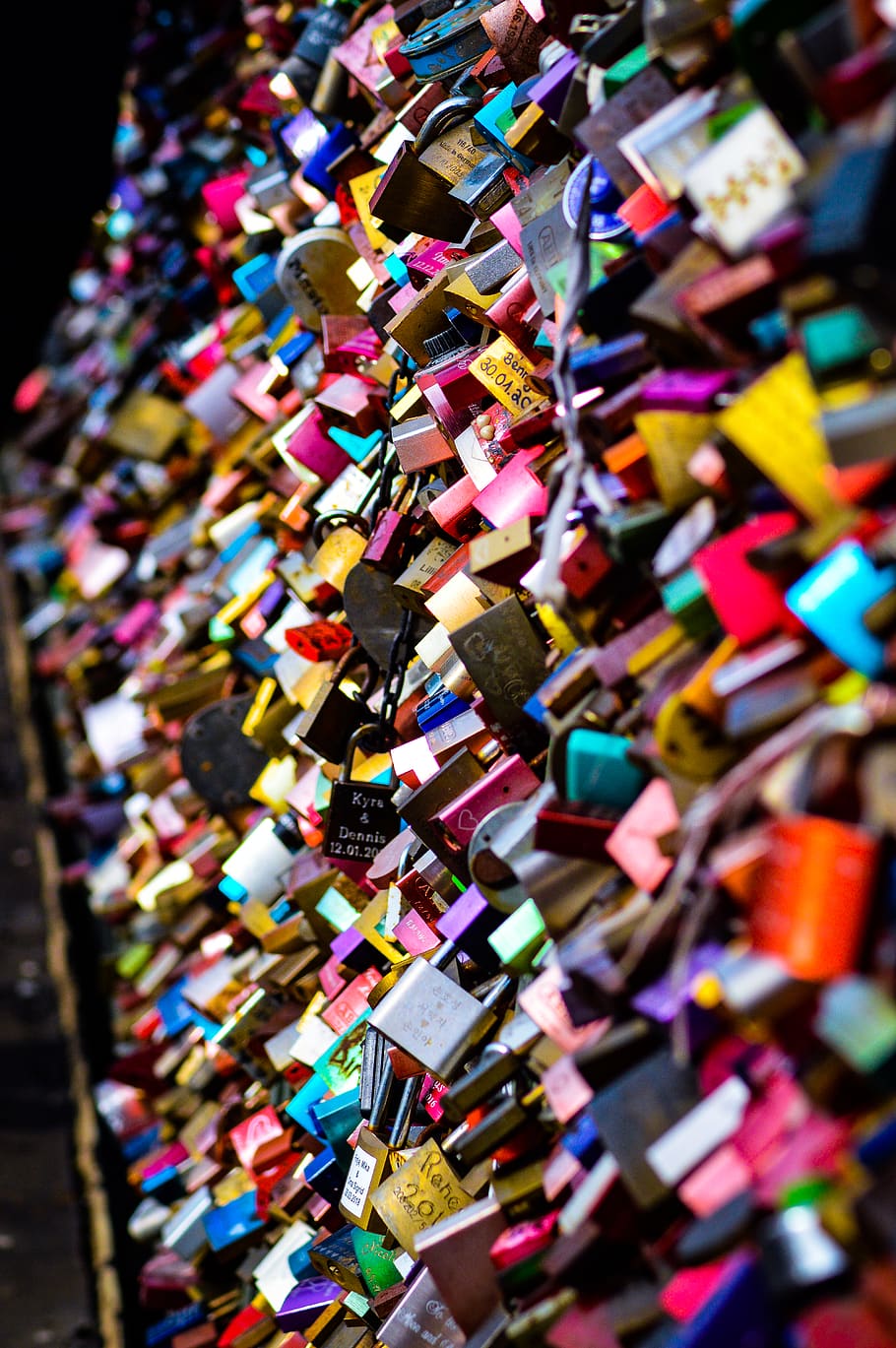 padlocks with papers, multi colored, large group of objects, safety HD wallpaper