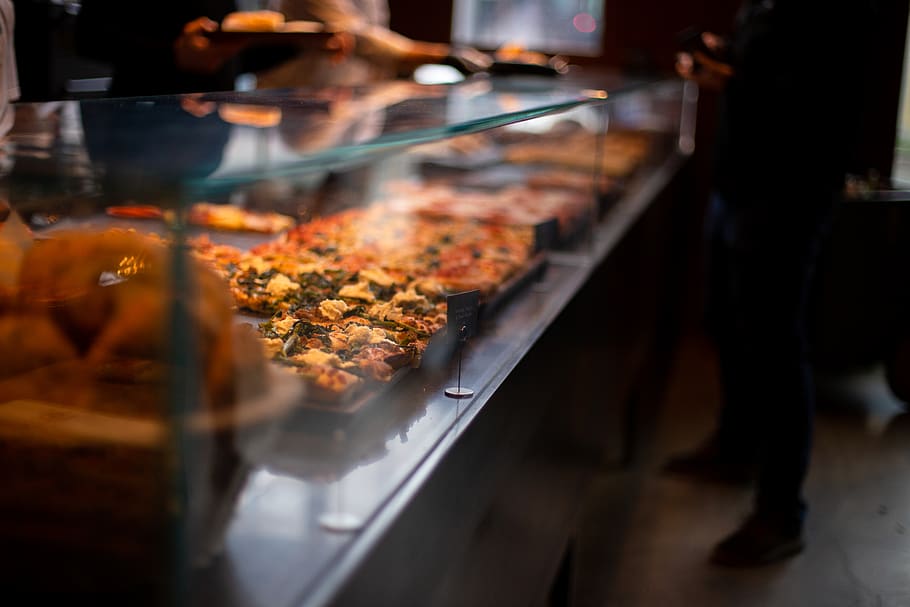 selective focus photography of food inside clear glass display cabinet, HD wallpaper