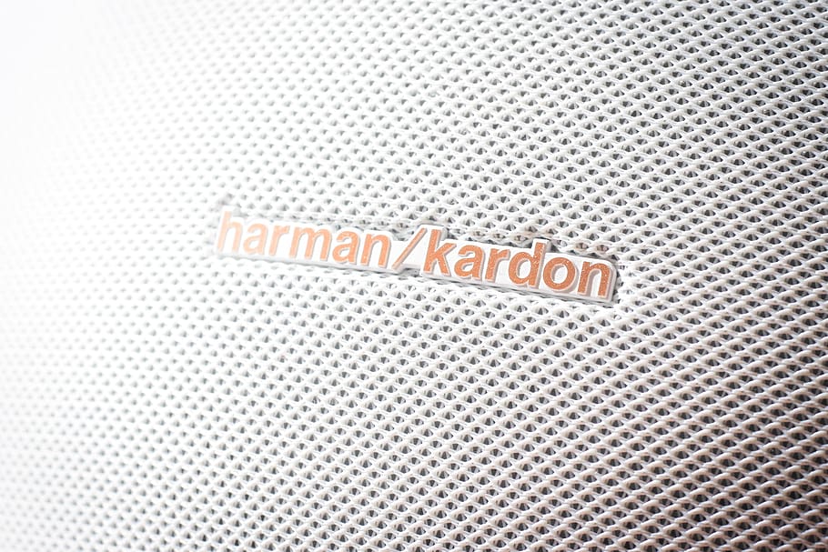 2015 Mercedes-Benz GLA 200 CDI (UK-Version) - Harman Kardon Speakers -  Interior Detail | Caricos