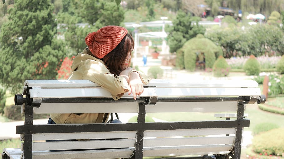 girl, hat, look, tree, sad, daughter, people, the, nice, young HD wallpaper
