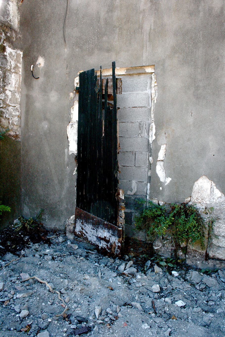 france, arles, plaster, wall, ruin, wasteland, door, wood, built structure HD wallpaper