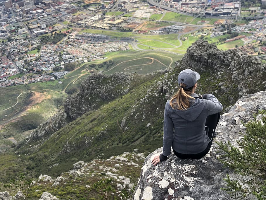 В горах воздух более. Туристы на столовой горе. Туристы на столовой горе Кейптаун. Cape Town baelrвоздыиженское. Treading foto.