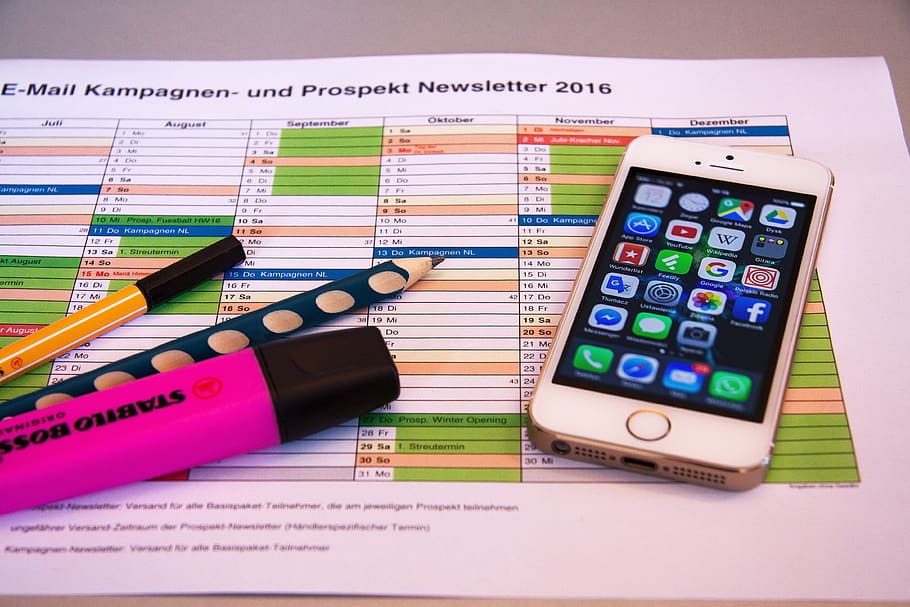 Turned on Iphone 5 on Prospekt Newsletter 2016, control, data HD wallpaper