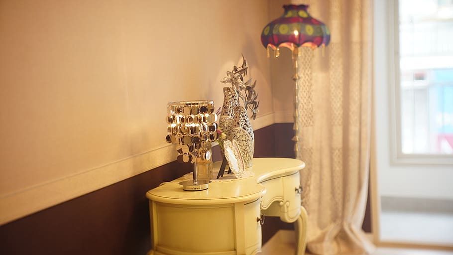 Silver Table Decor on White Side Table, apartment, architecture HD wallpaper