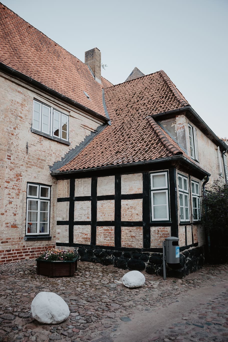 big, house, windows, old, walls, roof, architecture, building exterior HD wallpaper