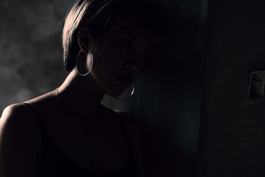 headshot, portrait, listening, dark, headphones, adult, one person HD wallpaper