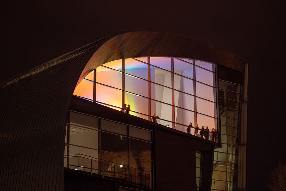 concrete building during nighttime, architecture, finland, helsinki HD wallpaper
