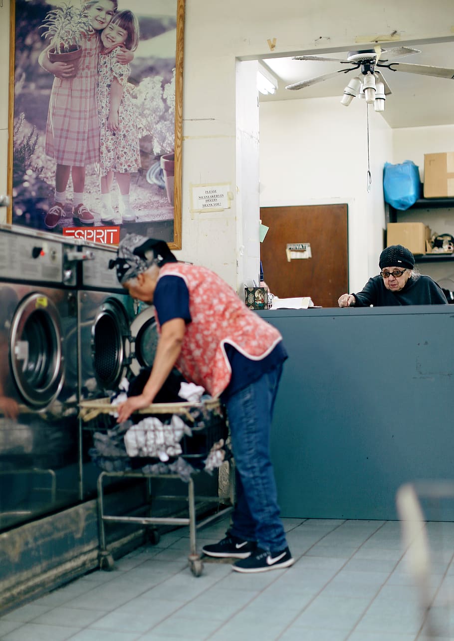 laundry, laundrycenter, senior, workers, full length, real people