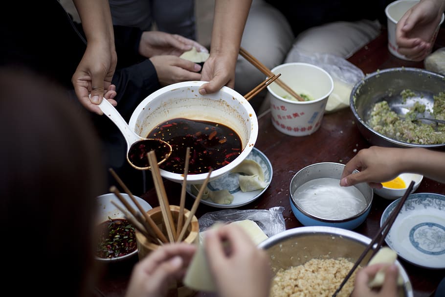 people eating using chopsticks, group of people, food and drink HD wallpaper