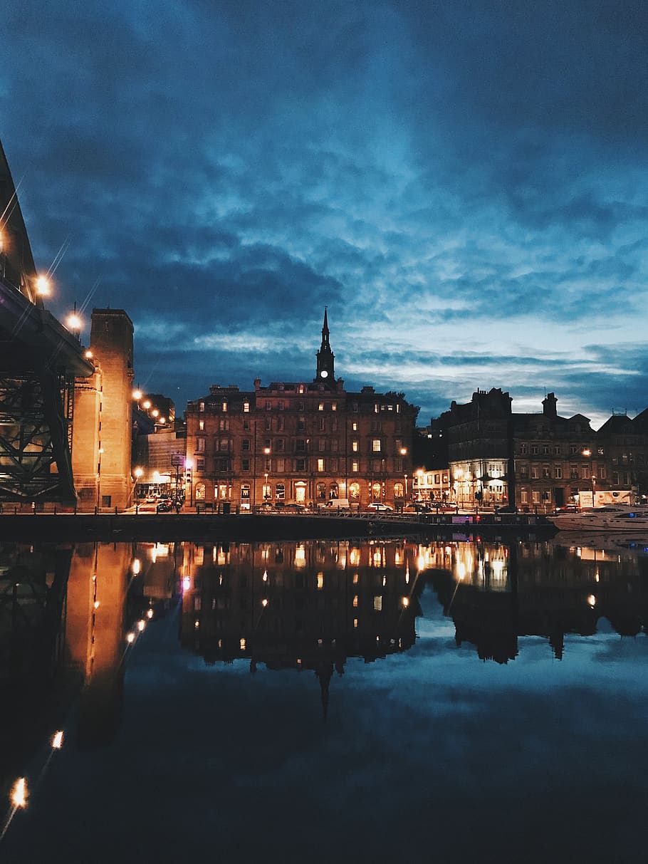 turned on lights inside buildings near water at night, tyne and wear, HD wallpaper