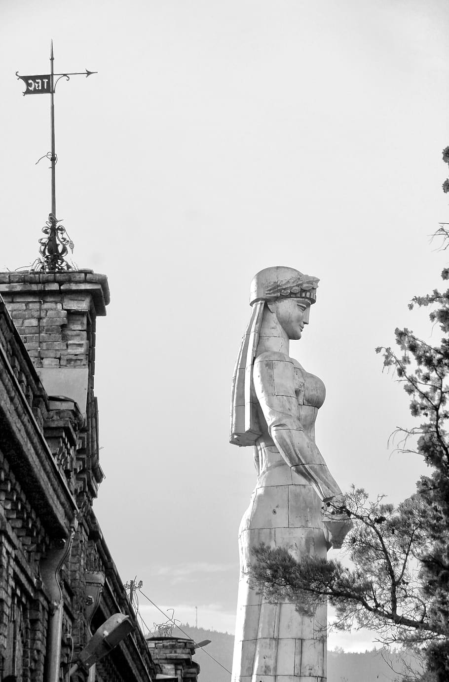 lady, statue, sky, sculpture, architecture, low angle view HD wallpaper